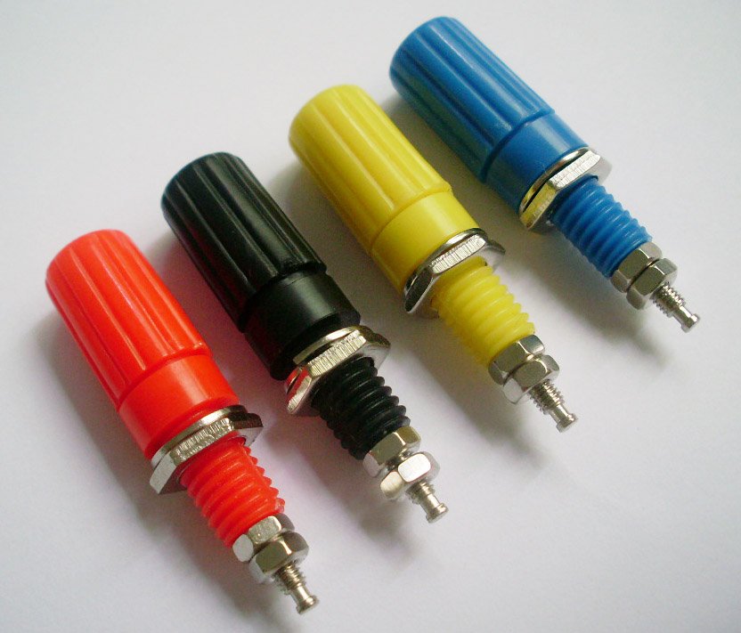 Speaker mounting post